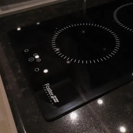 Modern Deluxe Oasis - 10 Min To Center, 2 Suites, Ac & Wi-fi *