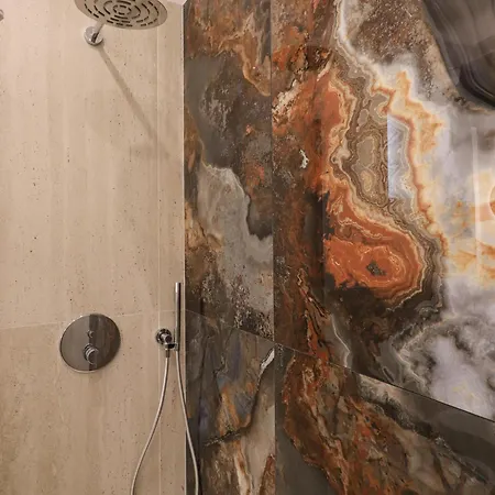 Modern Deluxe Oasis - 10 Min To Center, 2 Suites, Ac & Wi-fi